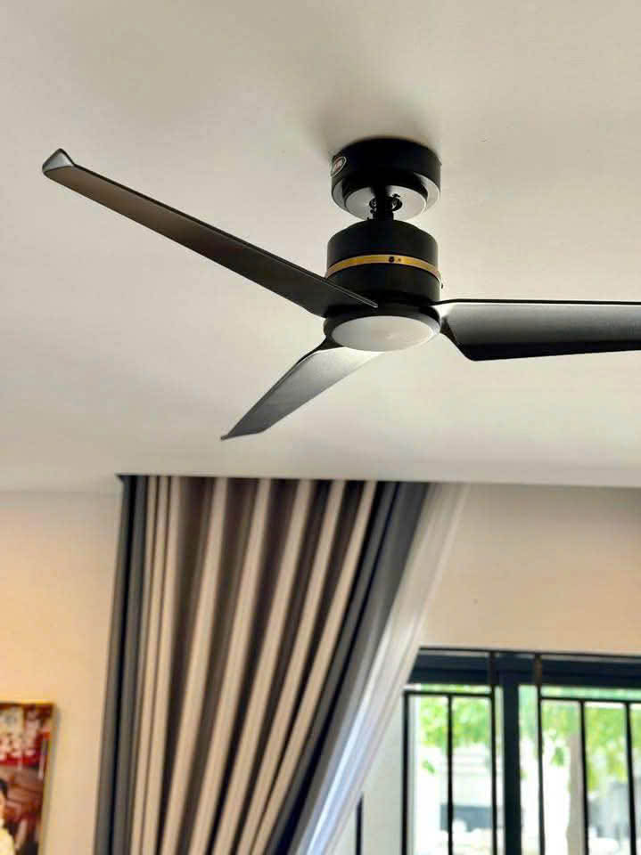 Quạt trần 3 cánh màu đen Seabird Quạt trần 3 cánh màu đen Seabird