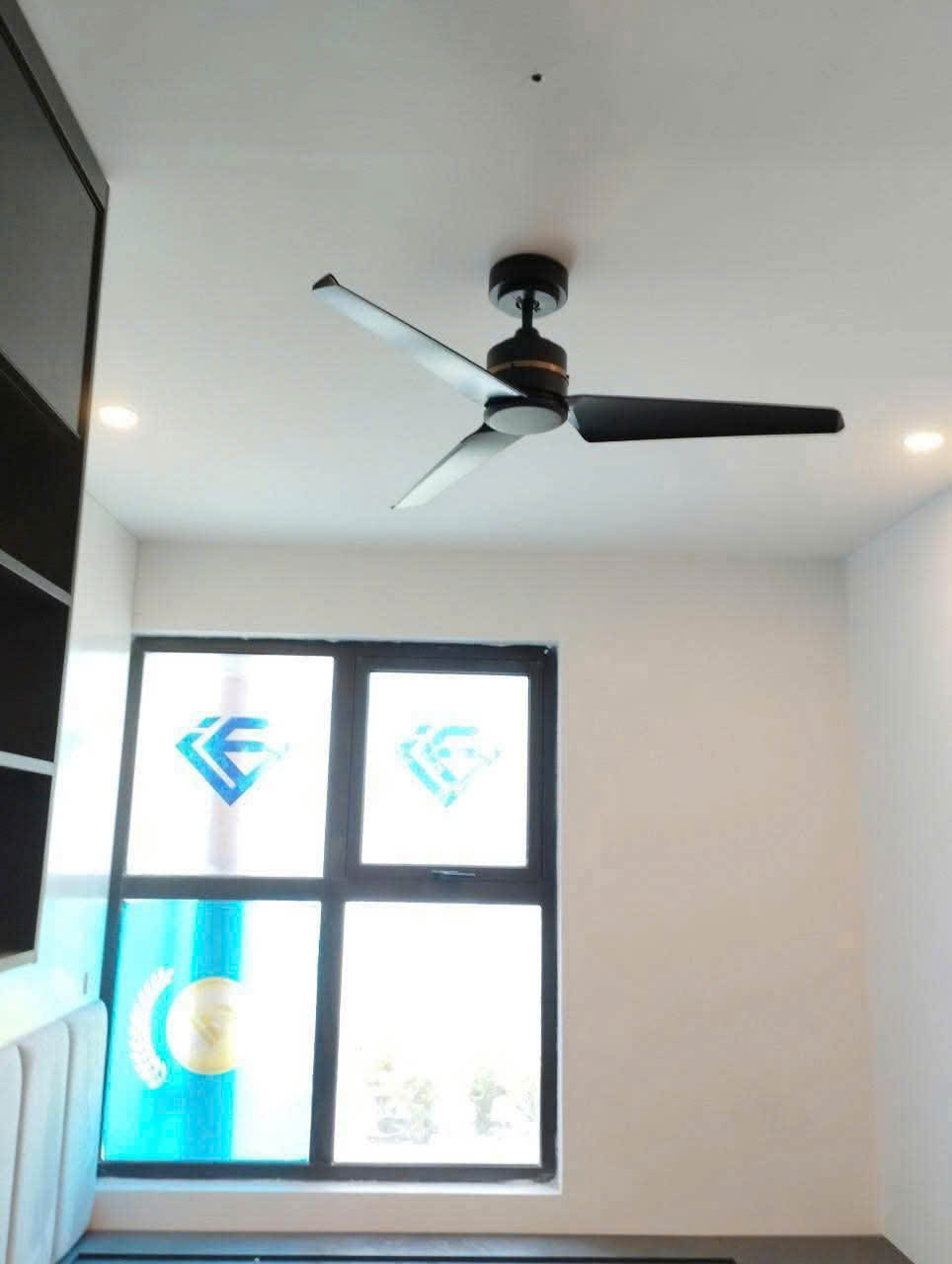 Quạt trần 3 cánh màu đen Seabird Quạt trần 3 cánh màu đen Seabird