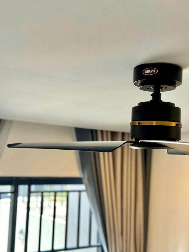 Quạt trần 3 cánh màu đen Seabird Quạt trần 3 cánh màu đen Seabird