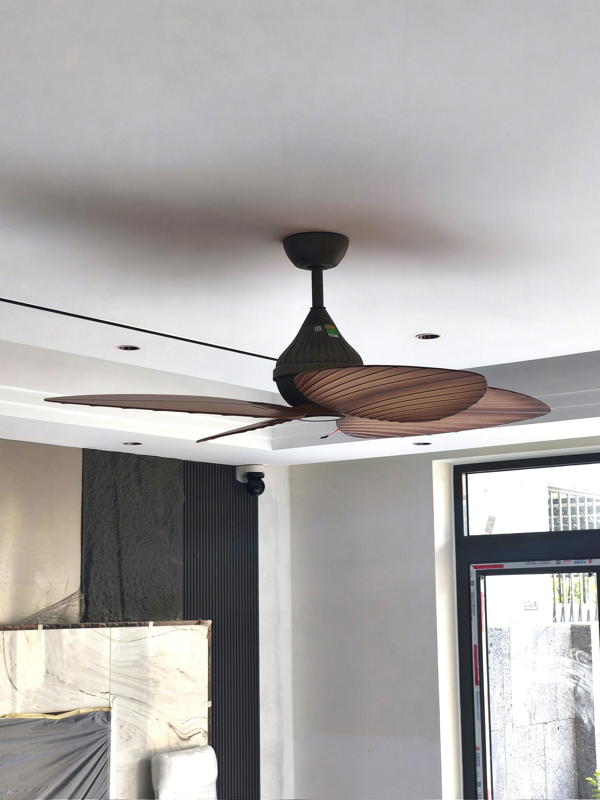 Quạt trần Tropical- Chiếc lá miền nhật đới Quạt trần Tropical- Chiếc lá miền nhật đới