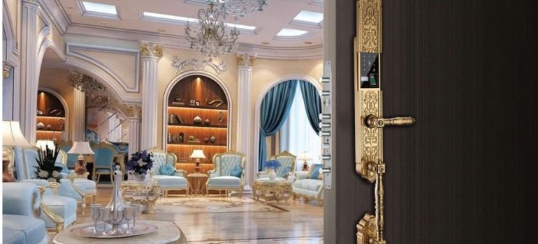 Khóa thông minh- Robot thong minh Hubert