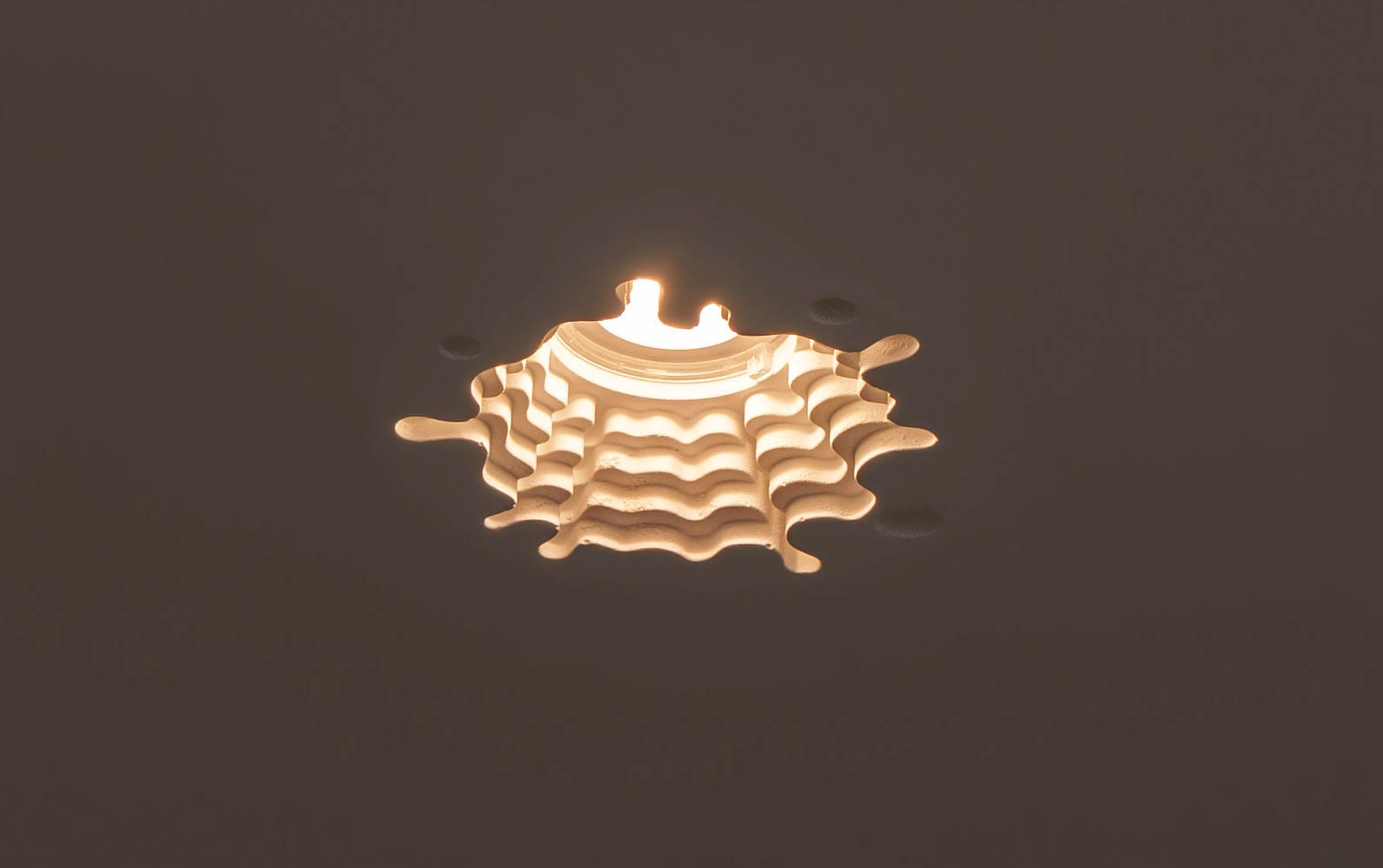 Đèn thạch cao hiệu ứng giọt nước lan tỏa Đèn thạch cao hiệu ứng giọt nước lan tỏa