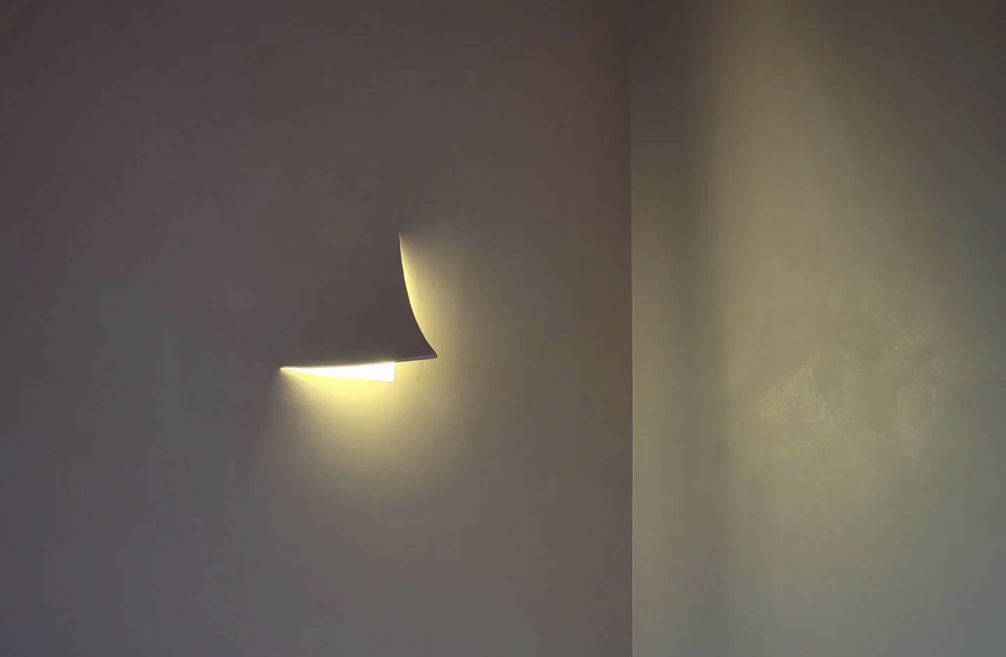 Đèn thạch cao hiệu ứng trang sách | Đèn led decor hiện đại Amiv - Ảnh 4