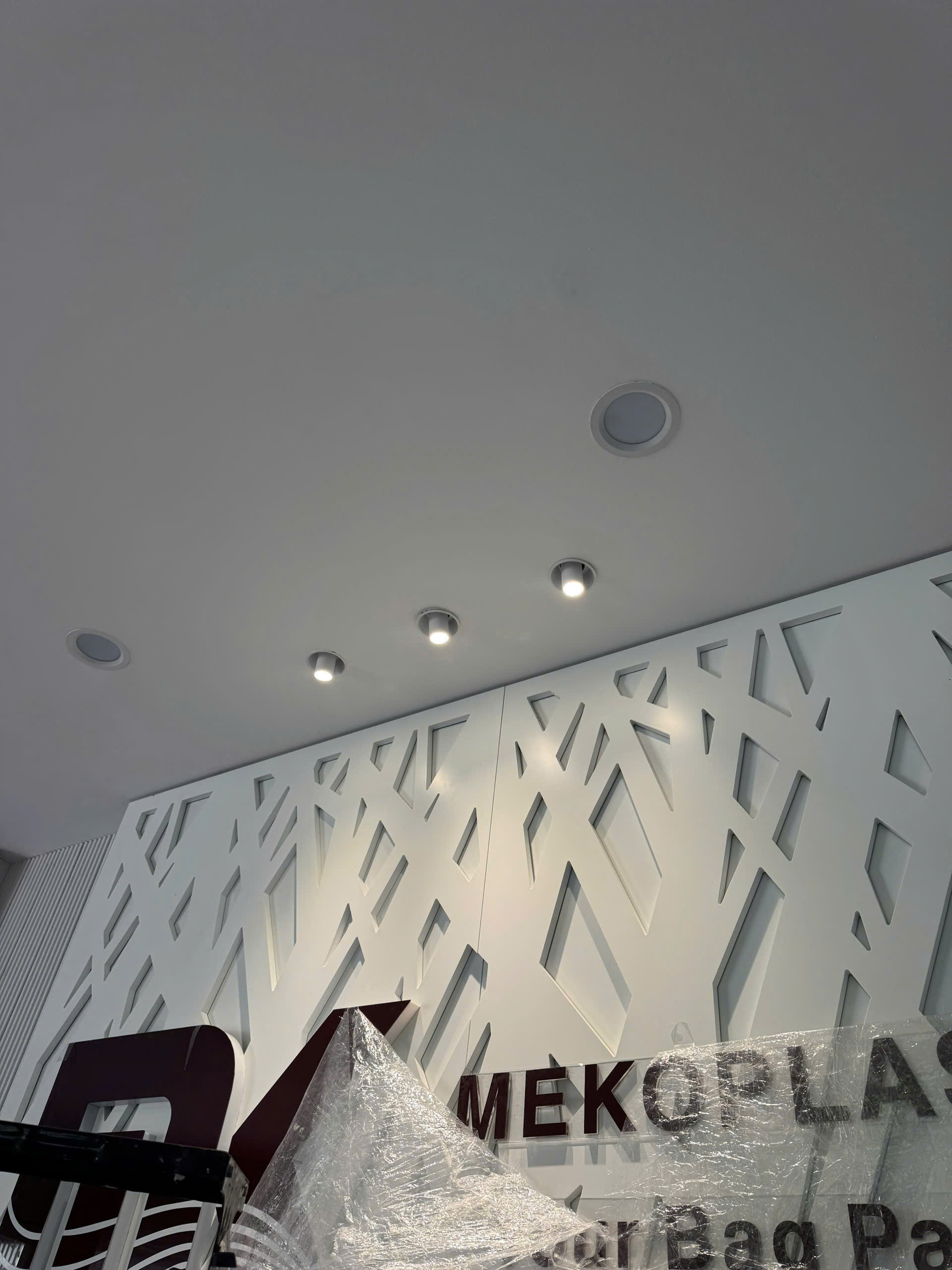 Đèn rọi âm trần chỉnh hướng NOVA Spotlight Đèn rọi âm trần chỉnh hướng NOVA Spotlight