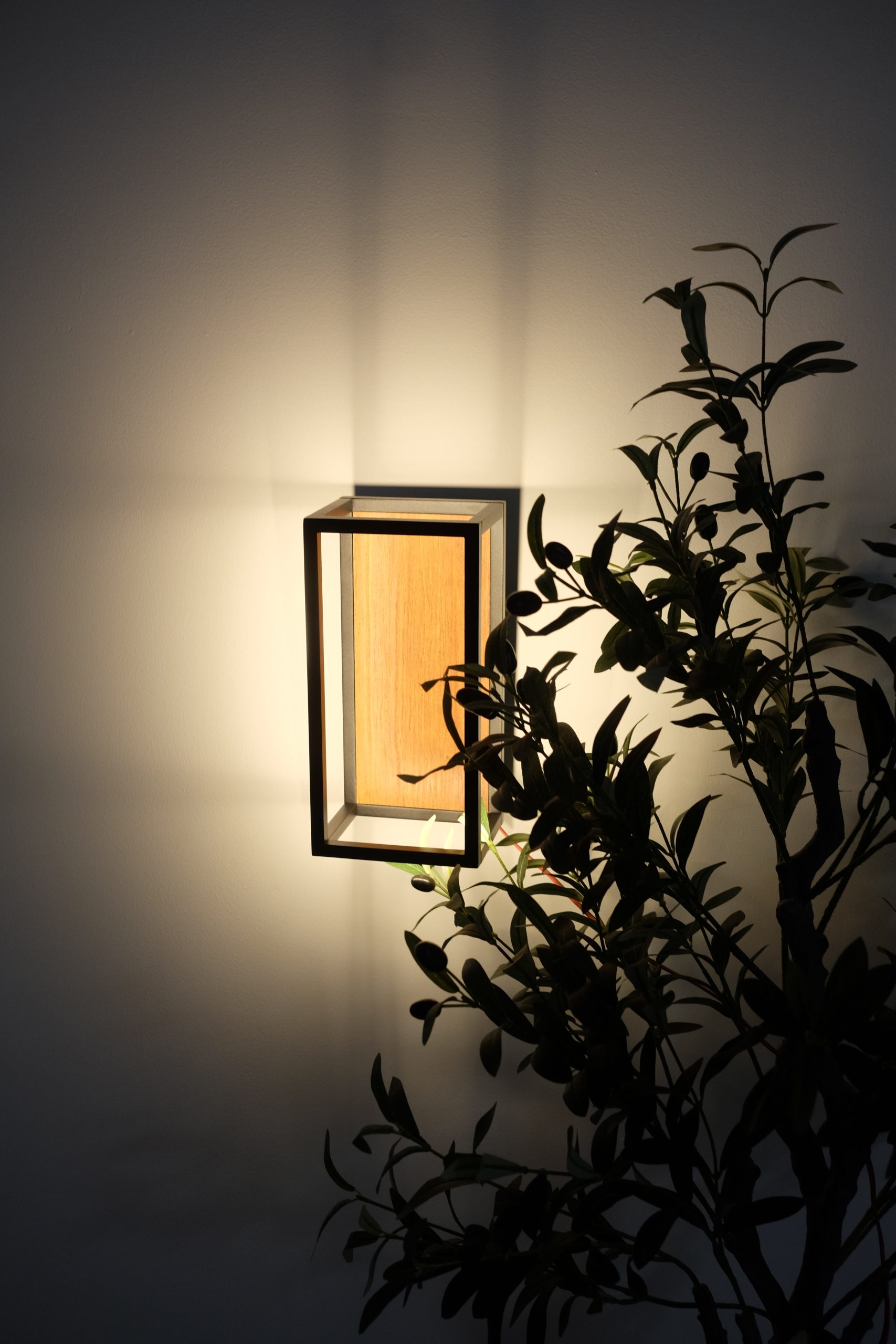 Đèn ốp tường CHIRON WOOD- Cosmos Lighing