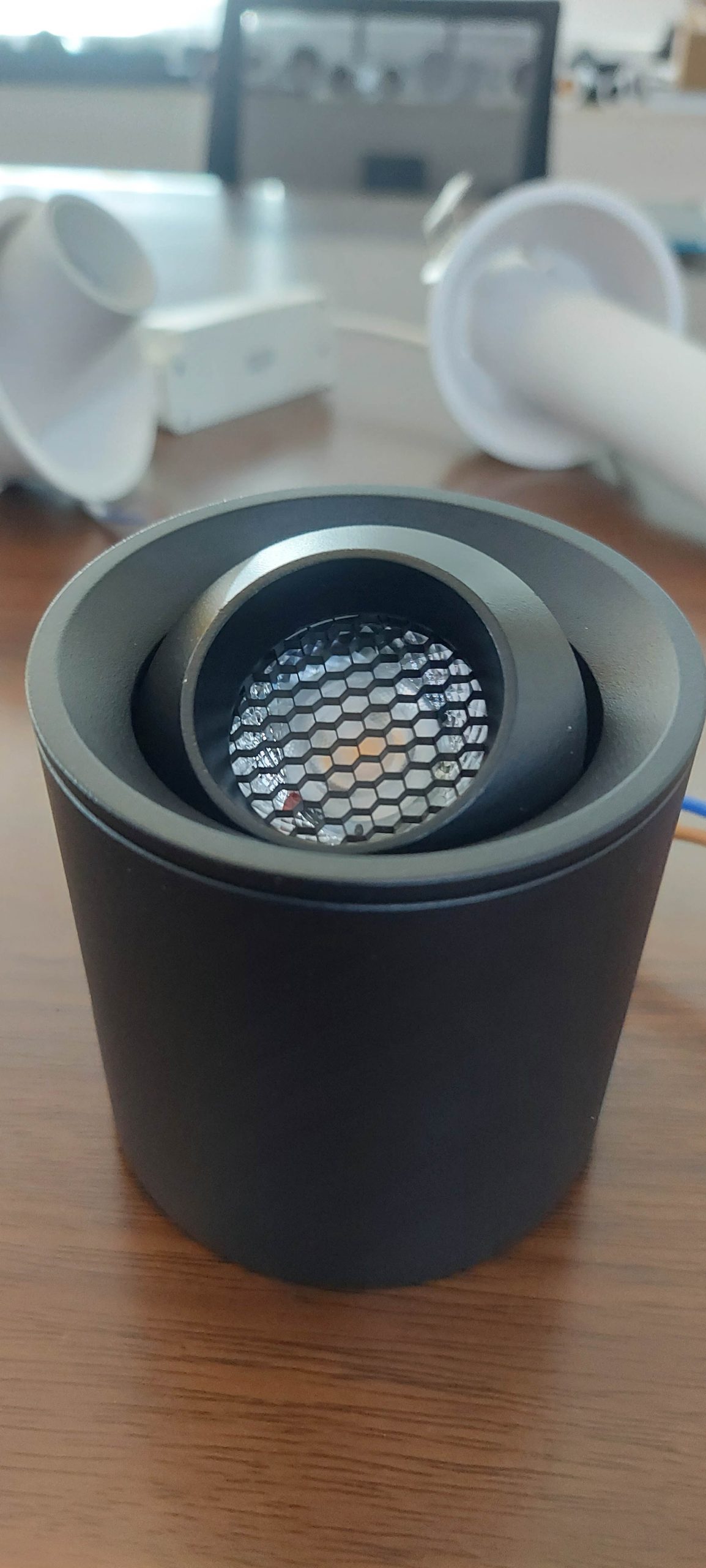 Đèn ốp trần chỉnh hướng ERIS | Cosmos Lighting Đèn ốp trần chỉnh hướng ERIS | Cosmos Lighting